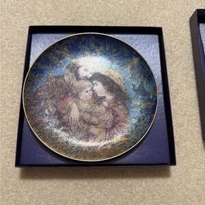 Hibel Christmas Collector Numbered Plate